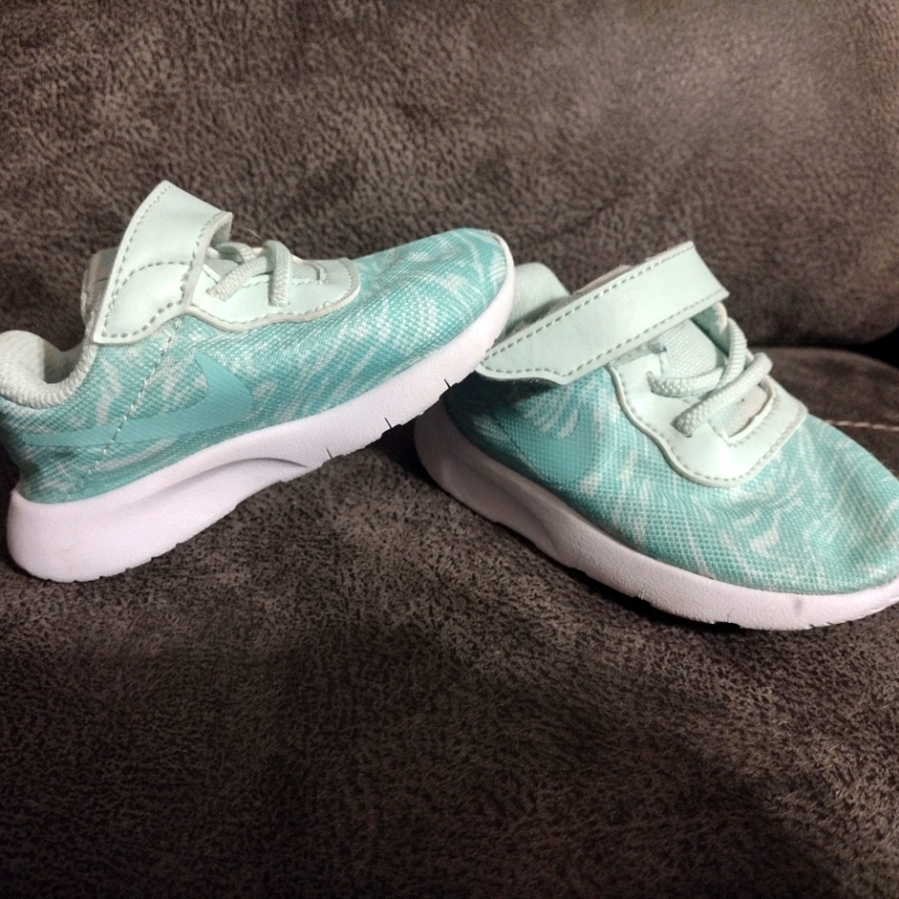 Nike Toddler Turquoise Tennis Shoes 4C